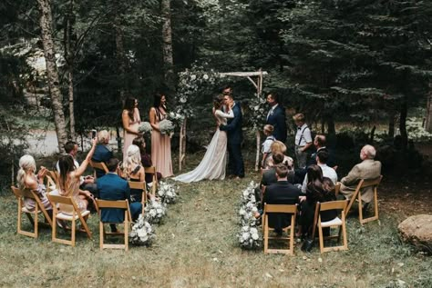 Intimate Boho Wedding, Small Outdoor Wedding, Backyard Wedding Ceremony, Small Weddings Ceremony, Small Backyard Wedding, Backyard Wedding Ideas, Tiny Wedding, Small Wedding Ideas, Yard Wedding