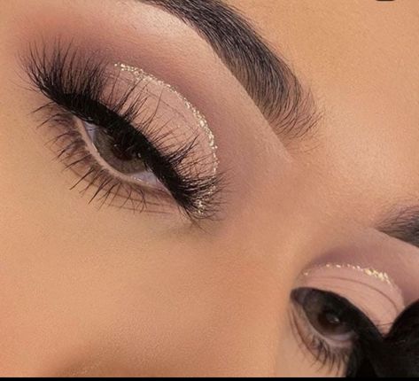 Makeup Looks That Go With Pink Dress, Prom Makeup Champagne, Brown Prom Eyeshadow, Gold Eyeshadow Looks Prom, Makeup For A Quinceanera, Sweet 16 Eye Makeup, Makeup For Damas, Eye Makeup For Quinceanera, Brown Eye Makeup With Rhinestones