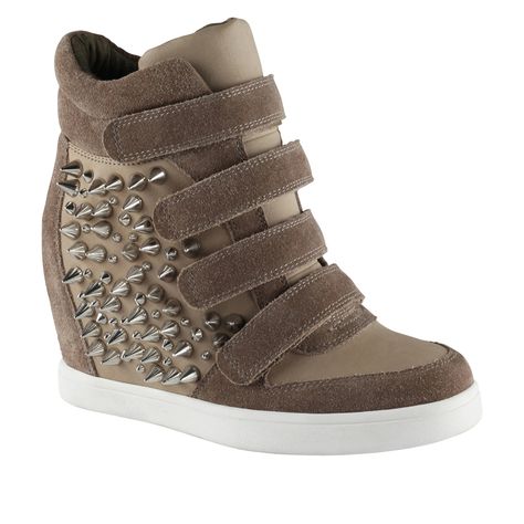 ALDO graziana sneaker wedge - The ideal fall wedge that offers the perfect combination between a sneaker and a trendy shoe. The gorgeous details add that special spark that makes them so original. Aldo Sneakers, Sparkle Sneakers, Student Style, Heel Sneakers, Hidden Wedge Sneakers, Wedge Heel Sneakers, Sporty Outfit, Velcro Sneakers, Wedges Shoes