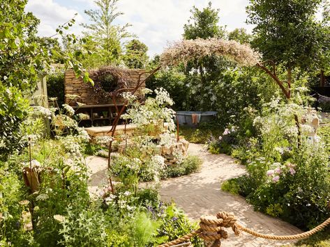 To dye for: Pollyanna Wilkinson’s Naturecraft Garden | Burgon & Ball Journal – Burgon and Ball Pollyanna Wilkinson, Bungalow Garden, Dye Garden, Hampton Court Palace Gardens, Chelsea Garden, Contemporary Garden Design, Plants To Grow, Hampton Court Palace, Palace Garden