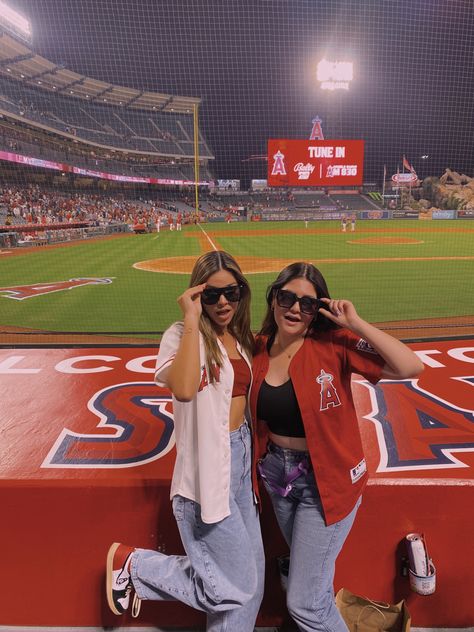 Red Sox Game Outfit Women, Cardinals Game Outfit, Baseball Game Photo Ideas, Red Sox Game Outfit, Red Sox Game, Game Pics, Summer Moodboard, Pretty Mess, Cardinals Game