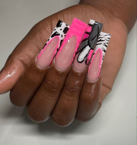 Valentine’s Day Nail Inspiration, Brats Doll Nail Art, Pink Nails With Gummy Bears, Pink Kaws Acrylic Nails, Care Bear Nails, Pink Nails With Bear Charm, Pink And Black Junk Nails, Pink Nails Design, Bears Nails