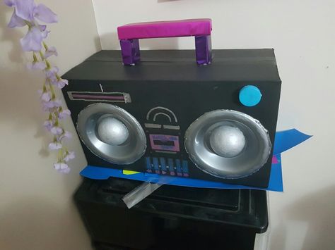 80s party diy boom box Diy Boom Box Prop, 80s Props Diy, Diy Boom Box Cardboard, Boom Box Diy, Boombox Prop, Diy Boombox, Stranger Things Halloween Party, Graffiti Party, Fox Valentine