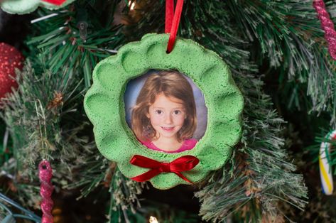 Homan at Home Ornament With Kids Picture, Ornaments Diy For Kids, Wreath Ornaments Diy, Preschool Christmas Gifts, Baby Christmas Crafts, Handprint Christmas Tree, Cardboard Christmas Tree, Wreath Ornaments, Handprint Christmas