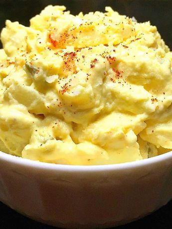 Old Fashioned Potato Salad, Southern Potato Salad, Potato Salad Recipe Easy, Potato Salad With Egg, Resep Salad, Salad Recipes Video, Potato Salad Recipe, Dill Pickles, Southern Cooking