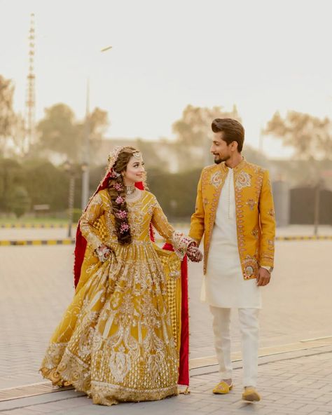 Groom Mehndi Dress, Simple Haldi Ceremony Outfit For Bride, Haldi Ceremony Outfit For Bride Indian, Mehndi Dress For Groom, Haldi Ceremony Outfit For Bride, Mehndi Function Dresses, Red Bridal Lehenga Pakistani, Mehndi Photoshoot, Mayo Dress