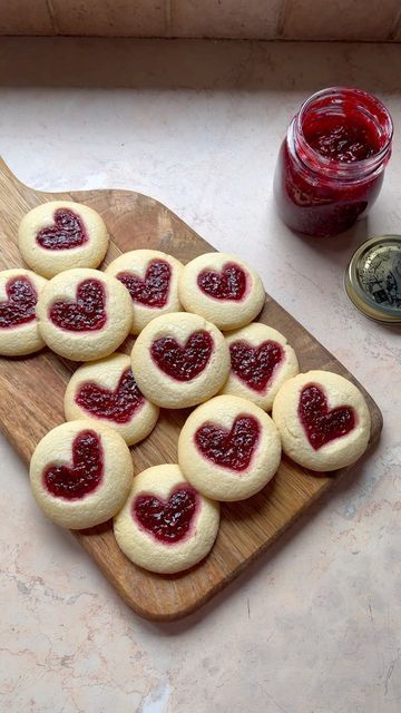 Sophie Bakas 🧿 on Instagram: "Heart thumbprint cookies 💖 Written recipe and measurements are on the link on my profile 💌 Ingredients: 115g unsalted butter (room temp.) 60g powdered sugar 1 egg yolk 140g all-purpose flour 15g cornstarch Instructions: Preheat oven at 175°C Beat the butter with the powdered sugar Add the egg yolk Stir in the flour and cornstarch Shape into balls and using your index finger make a heart at the center by gently pressing and making two overlapping indentations Thumbprint Cookies Aesthetic, Thumbprint Cookies Heart, Heart Thumbprint Cookies, Heart Cookies Recipe, Raspberry Thumbprint Cookies, Finger Food Desserts, Finger Cookies, Heart Shaped Food, Seasonal Baking