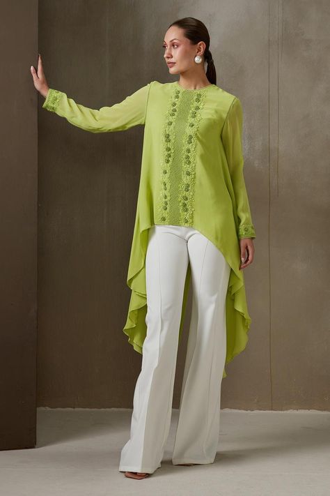 Tunics For Women Classy, High Low Kurti, Green Thread, Tunics Online, Fabric Textured, Green Tunic, Cotton Kurti Designs, Trendy Fashion Tops, Classy Dress Outfits