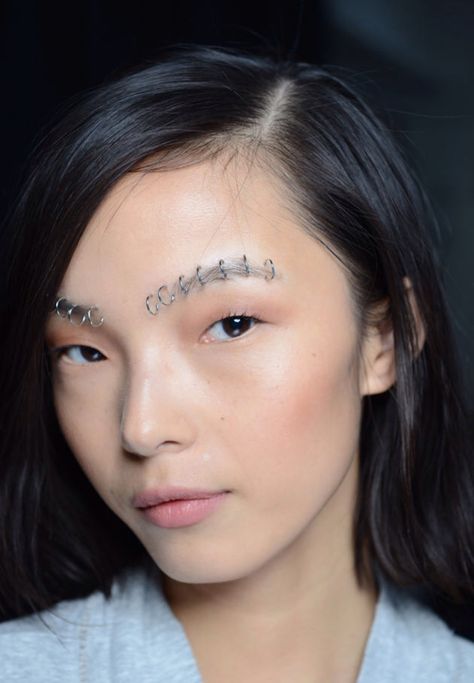 Rodarte 'pierced' eyebrows. Chin Piercing, Face Decoration, 2015 Makeup, Boy Brow, The Girl With The Dragon Tattoo, Tattoo Zeichnungen, Runway Beauty, Bold Brows, Fresh Makeup