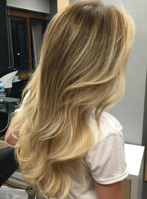 Honey Blonde With Babylights, Blonde For Light Skin Tone, Blending Highlights With Roots, Blonde Highlights On Light Brown Hair Straight, Blowout Beach Waves, Creamy Blonde Highlights On Brown Hair, Beach Waves Blowout, Blonde Hair That Grows Out Well, Neutral Blonde Hair Balayage