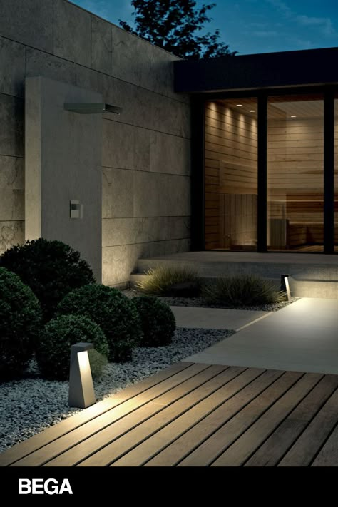 Solar Powered Outdoor Lights, Modern Outdoor Lighting, Outdoor Gardens Design, Design Exterior, Decor Minimalist, Modern Landscaping, Landscape Lighting, Outdoor Lamp, Aesthetic Design