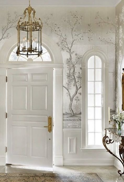 French Entryway Foyers, French Foyer, Enterance Decor, French Entryway, Parisian Style Decor, Traditional Foyer, Entrance Foyer Design, Modern Parisian, Elegant Entryway