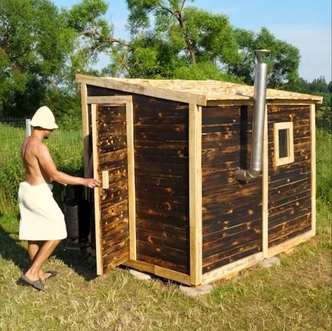 Pallet Wood Sauna Diy, Dry Sauna Design, Sauna Homemade, Pallet Sauna, Sauna Diy Outdoor, Indoor Sauna Ideas Home, Garden Sauna Ideas, Sauna House Outdoor, Small Sauna Ideas