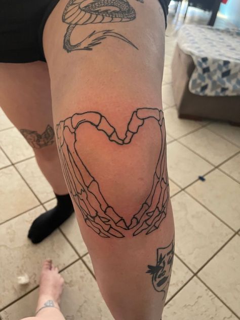 Skeleton Heart Hands Tattoo On Knee, Skeleton On Knees Tattoo, Intimate Area Tattoos, Skeleton Hands Around Knee Tattoo, Cute Edgy Tattoo Ideas, Across Knee Tattoo, Heart On Knee Tattoo, Quick Tattoo Ideas Women, Below The Knee Tattoos For Women