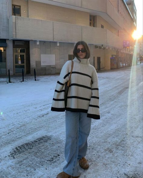 Outfit With Uggs, Look Adidas, Estilo Indie, Skandinavian Fashion, Winter Fit, Autumn Fits, Cold Outfits, Mode Casual, Stockholm Fashion