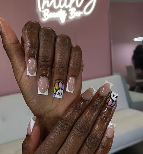 Cute Short Nail Ideas Black Women, Kaws Nails Design Short, Kaws Nails Short, Short Medium Nails Acrylic, Kaws Nails, Glitter French Nails, Bad Nails, Wonderland Tattoo, Hard Nails