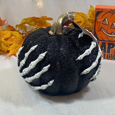 Brand New Christian Siriano Black Glitter Gold Halloween Skeleton Hands Pumpkin Decor New Made Of Resin With Glitter Finish 8.5" X8" Perfect For Halloween :) We Own One And Love It !!!!!!! Terracotta Pumpkins, Pumpkin Competition, Gold Halloween, Scary Halloween Pumpkins, Unicorn Pumpkin, How To Make Glitter, Halloween Skeleton Hand, Pumpkin Contest, 2024 Art