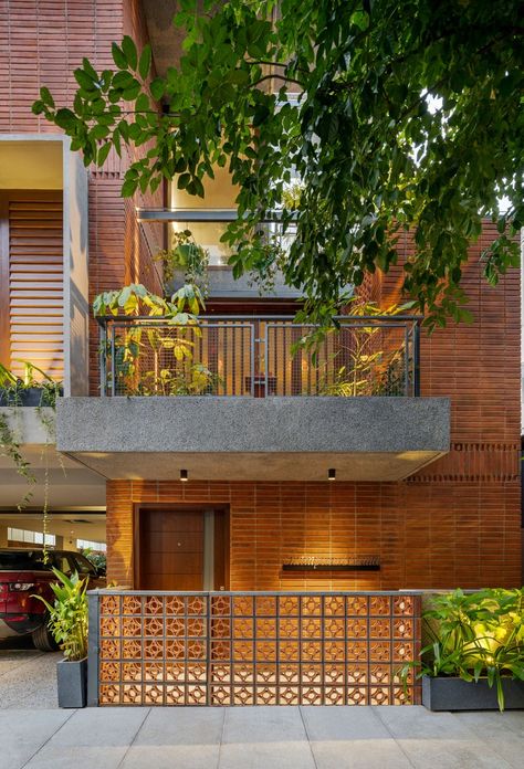 Intricate jali work and brick ground the design of this Bangalore home | Architectural Digest India Boundary Wall Ideas, Boundary Wall Designs, Boundary Wall Design, Jali Work, Modern Brick House, Jali Design, Residence Design, Compound Wall Design, Inspiring Architecture