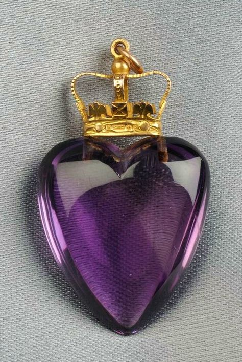 Royal looking amethyst heart pendant Animated Heart Gif, Animated Heart, Purple Stuff, Purple Hearts, Heart Gif, Wedding Showers, Amethyst Heart, Purple Gems, Purple Reign