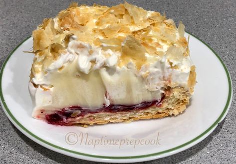 Kosovo Food, Vanilla Slice, Cream Pastry, Albanian Recipes, Culture Recipes, Republic Of Macedonia, Balkan Peninsula, Make Ahead Desserts, Puff Pastry Sheets