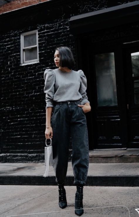 Carrot Pants Outfit, Jeans And Sweatshirt Outfit, Slouchy Pants Outfit, Slouchy Jeans Outfit, Jeans And Sweatshirt, Slouchy Outfit, Black Sweatshirt Outfit, Looks Jeans, Winter Pants Outfit