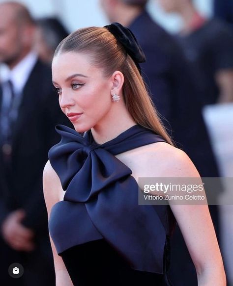 Bow Barrette, Full Glam, Bow Hairstyle, Daily Hairstyles, Jennifer Behr, Venice Film Festival, Glam Look, Hair Stylies, Hair Styler