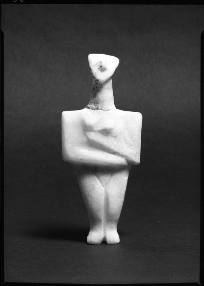 Figurine of a Woman, Cyclades, 2500-2000 BC, Harvard Art Museums/Arthur M. Sackler Museum. Cycladic Figurine, Mediterranean Art, Harvard Art Museum, Ancient Greek Art, Prehistoric Art, Art Premier, Art Museums, Ancient Sculpture, Greek Art