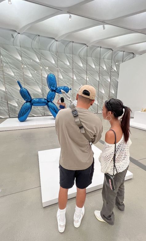 jeff koons • jeff koons balloon dog • couple picture inspo • museum • museum outfit • museum aesthetic • couple picture • couple picture inspo • museum fit • museum date outfit • murakami • Takashi Murakami flower • couple goal • matching • matching outfits • neutral matching outfits • museum date • instagram picture inspo • instagram • instragram pose ideas Balloon Museum Outfit, Couple Goal Matching, Museum Aesthetic Couple, Koons Jeff, Koons Balloon Dog, Jeff Koons Balloon Dog, Museum Date Outfit, Couples Streetwear, Picture Inspo Instagram