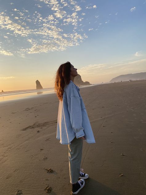 #outfitideas #oregonoutfit #outfits #oregon #outfitinspiration #cannonbeach Oregon Coast Pictures, Cannon Beach Oregon Outfits, Oregon Beach Outfit, Tofino Outfit, Oregon Aesthetic Outfits, Oregon Coast Outfit Summer, Oregon Coast Aesthetic Outfit, Oregon Aesthetic Clothes, Oregon Clothes