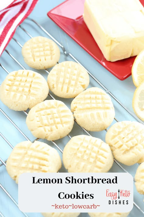 Take the traditional shortbread cookies and make them keto friendly? You bet! These lemon shortbread cookies are light, buttery, and full of lemony flavor! Dolce Poche Calorie, Shortbread Cookies Easy, Lemon Shortbread, Lemon Shortbread Cookies, Pinwheel Cookies, Treat Ideas, Lemon Cookies, Almond Cookies, Keto Cookies