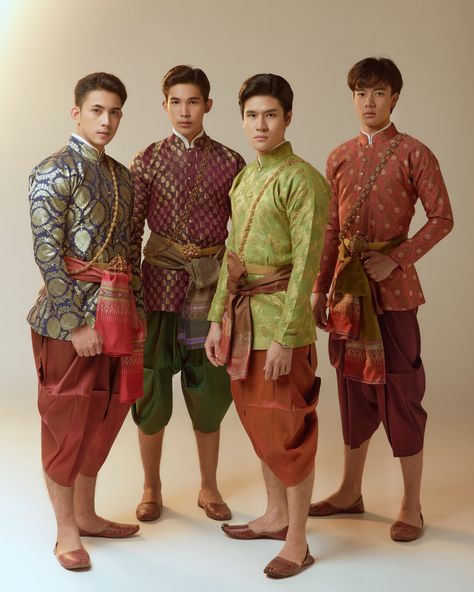 Thailand Clothes, Traditional Vietnamese Clothing, Thai Traditional Clothing, Thailand National Costume, Thailand History, Thailand Outfit, Sarong Style, Vietnamese Clothing, Thai Fabric