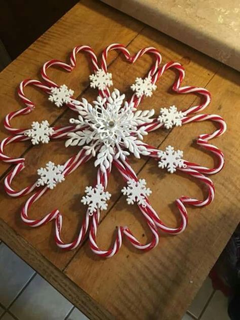 Snow flake and candy cane wreath Christmas Snow Flakes Decoration, Snowflake Wreaths, Candy Cane Wreaths, Candy Cane Christmas Decor, Candy Cane Christmas Decorations, Snow Wreath, Christmas Candy Cane Decorations, Treats Christmas, Candy Cane Crafts