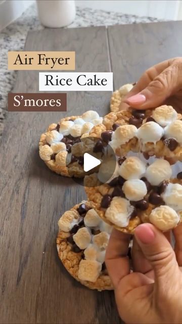 Amy Roskelley | Nutrition Educator | PT on Instagram: "TikTok viral recipe: S’more’s rice cakes!  100 calories each; 2 g protein, 21 g carbs, 2 g fat, 2 g fiber Makes 4  Ingredients: 4 caramel rice cakes 2 tablespoons sugar free chocolate chips 28 grams miniature marshmallows.  Instructions: Sprinkle chocolate chips and marshmallows on rice cakes. Put in air fryer and cook at 350 for 2 minutes. Remove and enjoy!  #tiktokfoodtrend #ricecakesmores #ricecakes #smores #healthydessert #lowcaloriedessert #macros #calories #foryou #fyp" Caramel Rice Cake Snacks, Rice Cakes Recipe Healthy, Rice Cake Recipes Healthy, Chocolate Chips And Marshmallows, Rice Cakes Toppings, Caramel Rice Cakes, Rice Cake Snacks, Rice Krispies Recipe, Clean Meals