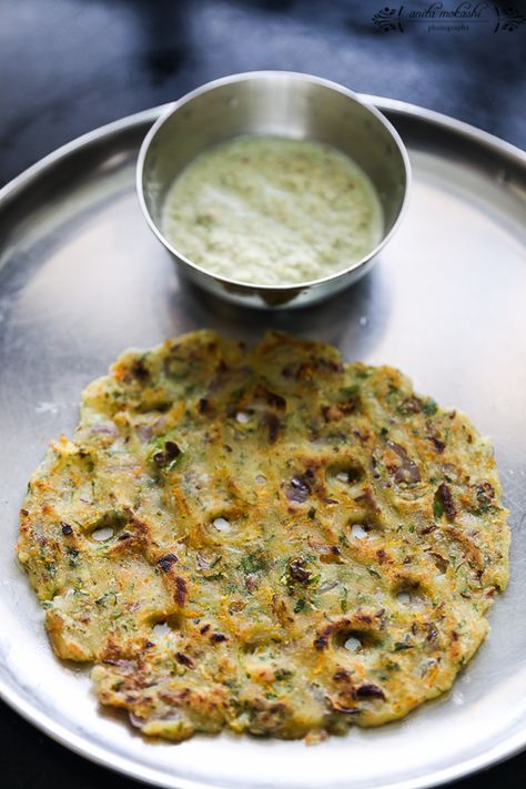 Rice Thalipeeth is an easy breakfast item made with onions, chillies and rice flour. It’s... Rice Flour Recipes, Rice Pancakes, Savory Rice, Indian Bread, Indian Breakfast, Pancakes Healthy, Breakfast Items, Indian Cooking, Veg Recipes