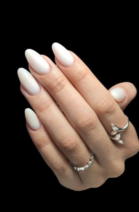 White And Transparent Nails, Milky White Oval Acrylic Nails, Almond Nail Milky White, Cream Almond Acrylic Nails, Oval Nails Milky White, Milky White Gel Nails Almond, White Milky Almond Nails, Round Milky Nails, Round Milky White Nails