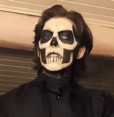 @insearchofselflove via tiktok Ghost Band Face Paint, Ghost Band Makeup Ideas, Ghost Bc Makeup, Ghost Makeup Band, Ghost Band Cosplay, Ghost Band Makeup, Ghost Singer, Ghost Concert, Ghost Face Paint