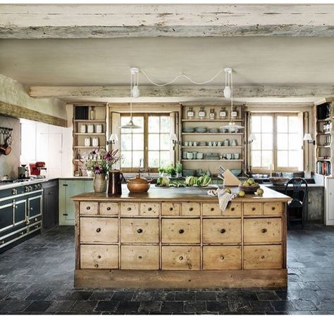 Rustic kitchen Dapur Rustic, French Farmhouse Kitchen, Old Fashioned Kitchen, Kitchen Styles, Rustic Kitchen Island, Bohemian Kitchen, Rustic Farmhouse Kitchen, Cottage Kitchens, Primitive Kitchen