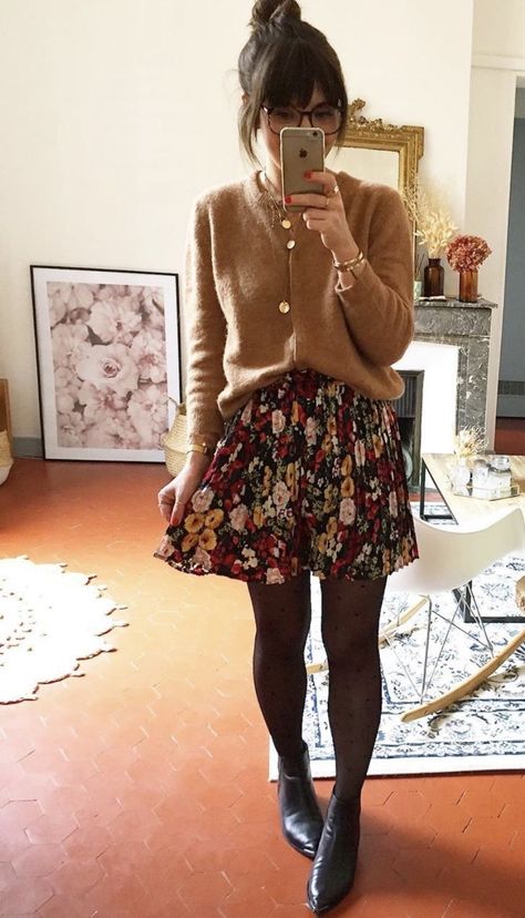 Modern Vintage Work Outfit, Short Skirts Winter Outfits, Fall 2023 Skirts, Twee Fashion Aesthetic, Mode Boho, Autumn Outfit, Mom Outfits, Mode Inspiration, Fall Winter Outfits