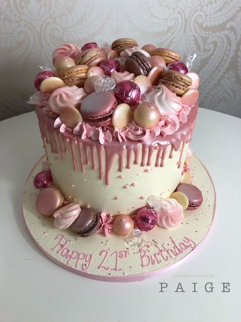 Birthday Cake Ideas Macaroons, Elegant Birthday Cakes For Ladies, Cakes With Macarons On Top, Cake With Macarons On Top, Macaroon Birthday Cake, Birthday Drip Cake, Candy Birthday Cakes, 13 Birthday Cake, Birthday Cake Images