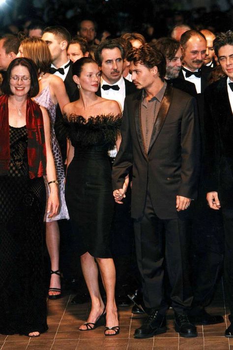 Kate Moss 90s, جوني ديب, Moss Fashion, Kate Moss Style, Cannes Red Carpet, Queen Kate, Stylish Couple, Red Carpet Dresses, Kate Moss