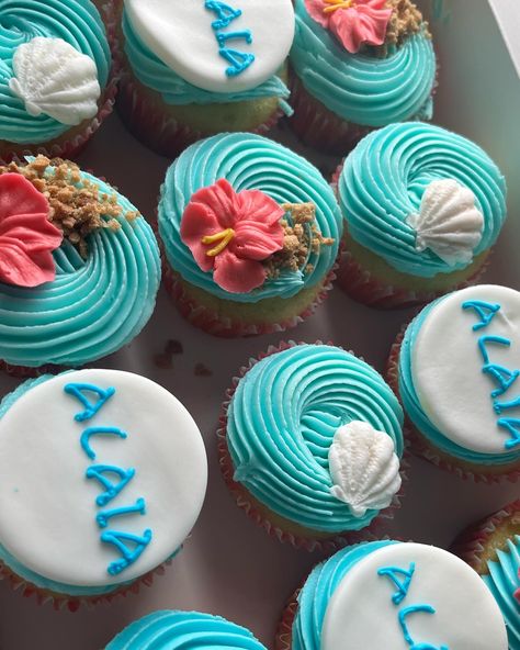 Moana-inspired cake & treats✨ #cake #cupcakes #ricekrispies #moana Moana Birthday Party Cupcakes, Moana Birthday Cupcake Ideas, Moana Theme Cupcakes, Moana Cookie Cake, Moana Number Cake, Moana Cupcake Ideas, Stitch Cupcake Cake, Moana Treats, Lilo And Stitch Birthday Party Food