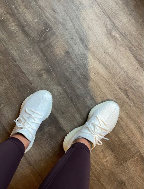 Triple white yeezy 350 Yezzys 350 Outfits, White Yeezy Outfit, White Yeezy Outfit Women, Yeezy 350 Outfit Women, Yeezy Triple White, White Yeezy 350, White Yeezys, Yeezy Outfit Women, Yeezy Outfit