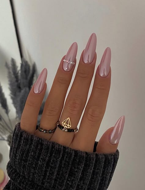 25 Glamorous Birthday Nails To Wear On Your Special Day Nails For September 2024, Birthday Nail Inspo 2024, Chrome Almond Nails Designs, Birthday Nails Aesthetic, Nails Birthday Design Ideas, Almond Nails 2024, Nail Summer 2024 Trends, September Nails 2024, Almond Birthday Nails