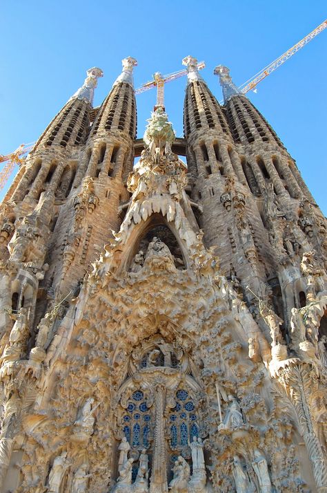 Dripping stone on the Nativity Facade of the Sagrada Família La Sagrada Familia Tattoo, Biomimetic Architecture, Sagrada Familia Drawing, Sagrada Familia Picture Ideas, The Sagrada Familia, Barcelona Architecture Gaudi, Jesus Crown, Mediterranean Aesthetic, Antonio Gaudí