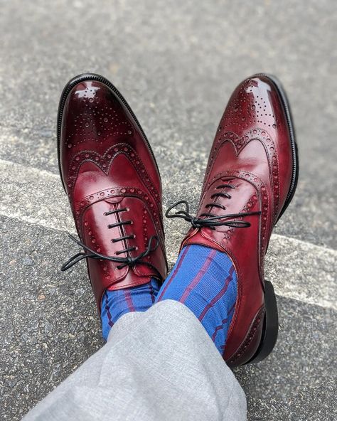 Classy Shoes, Men's Socks, Ruby Red, Mens Socks, Sewing Hacks, Men Dress, Gentleman, Dress Shoes Men, Patina