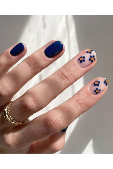 Cute Natural Gel Nails, Acrylic Nails Simple, Summer Flower Nails, Floral Nail Design, Nails Short Acrylic, Minimal Nails Art, Hello Nails, Hippie Nails, Subtle Nails