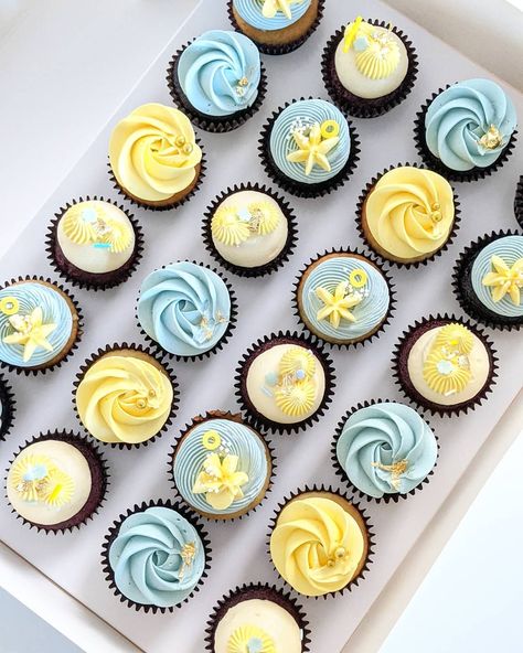 it’s dElycious’s Instagram profile post: “Pastel blue & yellow cupcakes 💛 . . #adelaidecustomcupcakes #adelaideweddings #adelaidecakes #adelaidecake #adelaidecupcakes #pastelcupcakes” Pastel Yellow Cupcakes, Yellow And Blue Cupcakes, Yellow Cupcakes Decoration, Blue And Yellow Baby Shower Ideas, Bee Cupcakes, Anniversary Plans, Baby Blue Weddings, Gender Reveal Cupcakes, Green Cupcakes