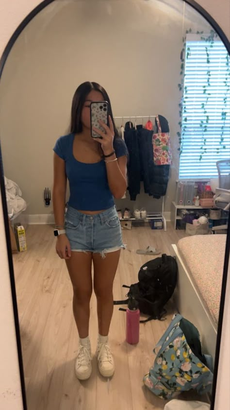 Cute Outfits September, Summer Fit School, High School Outfits Shorts, Summer First Day Of School Outfits, Outfit Ideas Shorts School, Outfit Inspo Jean Shorts, Short Sleeve Outfits For School, Outfit Ideas With Jean Shorts, What To Wear With Jean Shorts