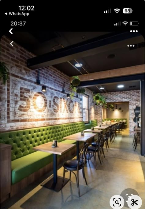 Restaurant Booths Design, Hip Restaurant Design, Gastro Pub Interiors, Small Pizza Restaurant Design, Modern Mexican Restaurant Decor, Restaurant Flooring Ideas, Cafe Interior Design Small Cozy, Pizza Place Interior, Imvu Accessories