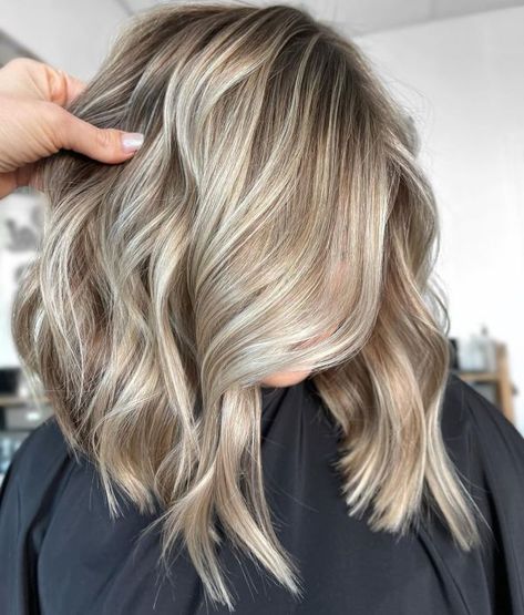 Dark Blonde Base with Silver Highlights Dark Blonde Base With Highlights, Best Blonde Highlights, Blonde Highlights With Lowlights, Blonde Hightlights, Blonde Highlights Ideas, Icy Blonde Highlights, Cool Blonde Highlights, White Blonde Highlights, Cool Blonde Hair Colour